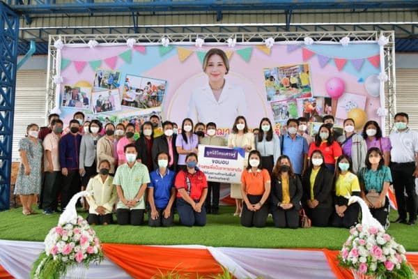 ภาพประกอบข่าว ลำดับที่ 2 จาก แบ่งปันอาหารกลางวันให้กับทุกโรงเรียนในจังหวัดอุทัยธานี