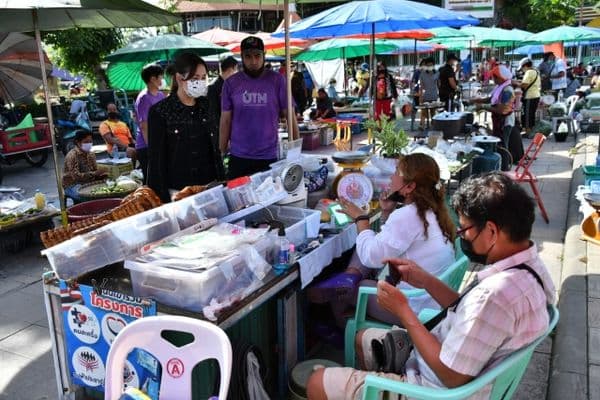 ภาพประกอบข่าว ลำดับที่ 2 จาก ตรวจเยี่ยมและให้กำลังใจพ่อค้า แม่ค้าตลาดเช้าลานสะแกกรังและตลาดสดเทศบาล