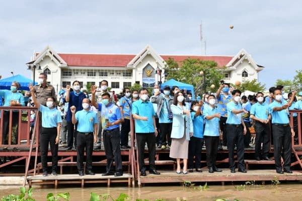 ภาพประกอบข่าว ลำดับที่ 2 จาก กิจกรรมปวงประชาร่วมใจ คืนน้ำใสให้แผ่นดิน ภายใต้โครงการและกิจกรรมเฉลิมพระเกียรติสมเด็จพระนางเจ้าสิริกิต์ พระบรมราชินีนาถ พระบรมราชชนนีพันปีหลวง