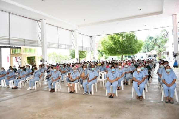 ภาพประกอบข่าว ลำดับที่ 2 จาก เปิดโครงการตามแนวทางโครงการพระราชดำริด้านสาธารณสุข ประจำปีงบประมาณ 2565 และมอบเข็มเชิดชูเกียรติให้กับอสม.