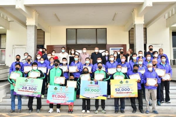 ภาพประกอบข่าว ลำดับที่ 1 จาก มูลนิธิ​ไทย​เศรษฐ์​ มอบเงินรางวัลให้กับนักกีฬา​และผู้ฝึกสอนที่สร้าง​ชื่อ​เสียงให้กับจังหวัด​อุทัยธานีในการแข่งขัน​กีฬา​เยาวชน​แห่งชาติ​ ครั้งที่ 37 พัทลุง​เกมส์
