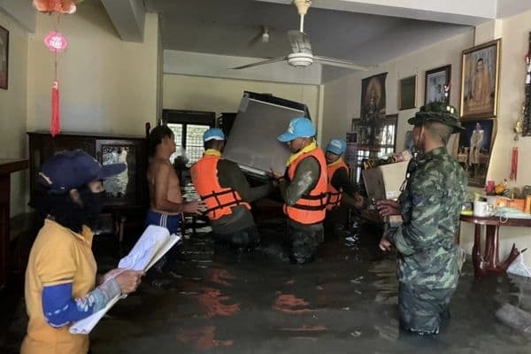 ภาพประกอบข่าว ลำดับที่ 1 จาก ลงพื้นที่ตรวจดูน้ำท่วมขังบริเวณชุมชนในเขตเทศบาล