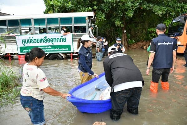 ภาพประกอบข่าว ลำดับที่ 4 จาก ลงพื้นที่ตรวจดูน้ำท่วมขังบริเวณตลาดเทศบาล