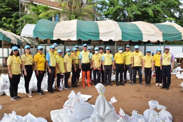 ภาพประกอบข่าว ลำดับที่ 1 จาก เทศบาลเมืองอุทัยธานีร่วมกิจกรรมจิตอาสาภัยพิบัติ (บรรจุกระสอบทราย)